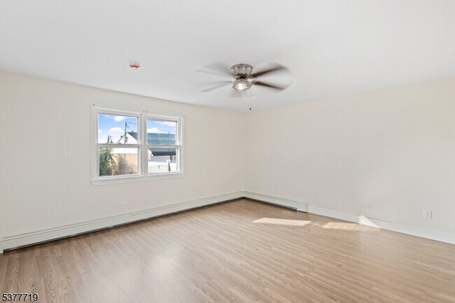 Building Photo - 86 Farnham Ave