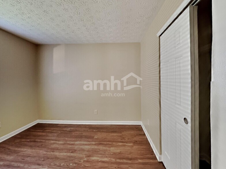 Building Photo - 6104 Lake Freeman Dr