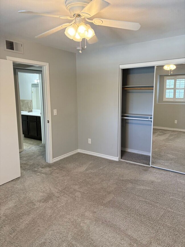 Building Photo - **WONDERFUL & SPACIOUS 3 BEDROOM/2.5 BATHROOM TOWNHOUSE IN CHANDLER (RAY & MCQUEEN)**