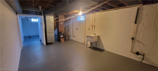 Building Photo - 4852 E 81st St