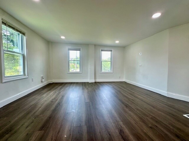 Building Photo - 243 Park Ln