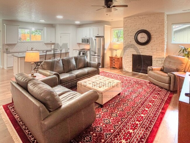 Building Photo - Beautiful South Hill Rancher