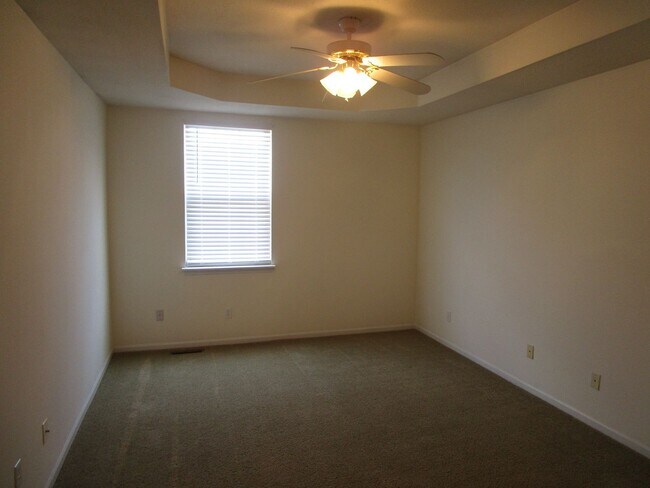 Building Photo - 5013-5015 Betty Jean Way