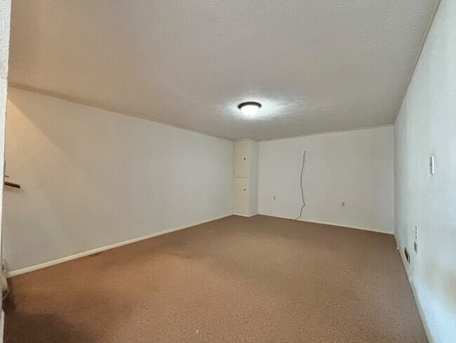 Building Photo - 3820 E Carlisle Ave