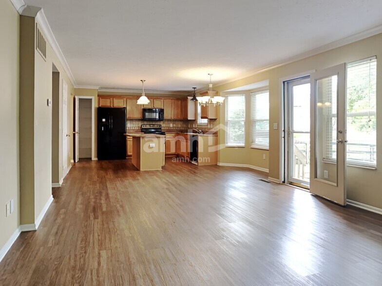 Building Photo - 180 Regency Sq