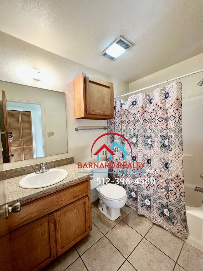 Building Photo - Available June 10: 3 Bed 2 Bath Duplex with Fenced in Yard on Bus Route