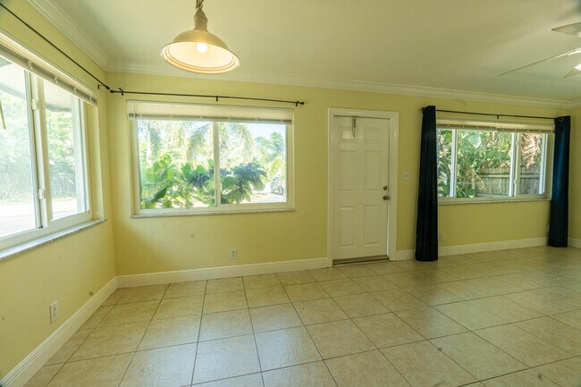 Building Photo - 1680 NE 34th Ln