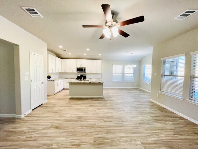 Building Photo - 934 Golden Willow Ln