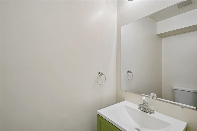 Building Photo - Immediate move-in at Goshen Village