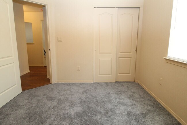 Building Photo - 2210 Hannah Leigh St