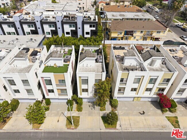 Building Photo - 5911 Saturn St