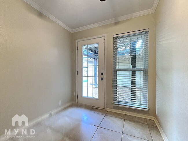 Building Photo - 4003 Highknoll Ln