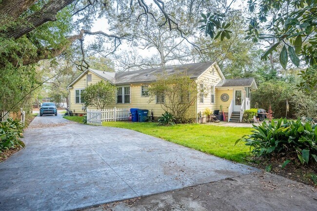 Building Photo - 1235 Ashley Hall Rd