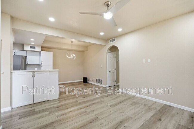 Building Photo - 9708-9708 E Vía Linda