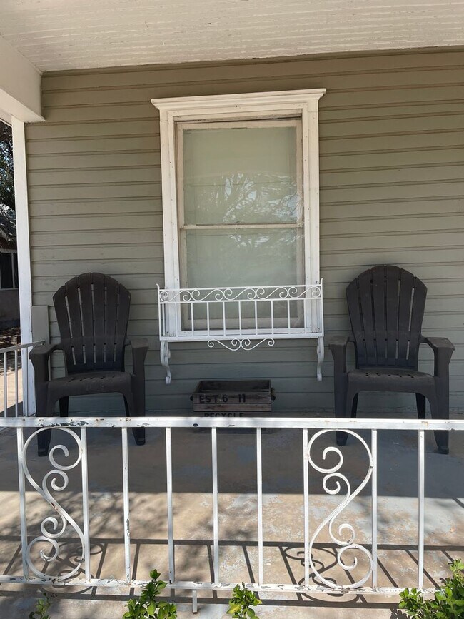 Building Photo - Great short term stay property! Nightly to monthly stays available!!