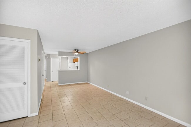 Building Photo - 8471 Yadkin Cir