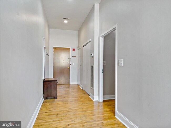 Primary Photo - 315 Arch St
