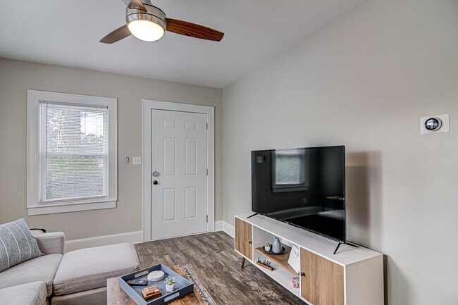 Building Photo - Adorable Duplex Off N Josephine Boyd - Ful...
