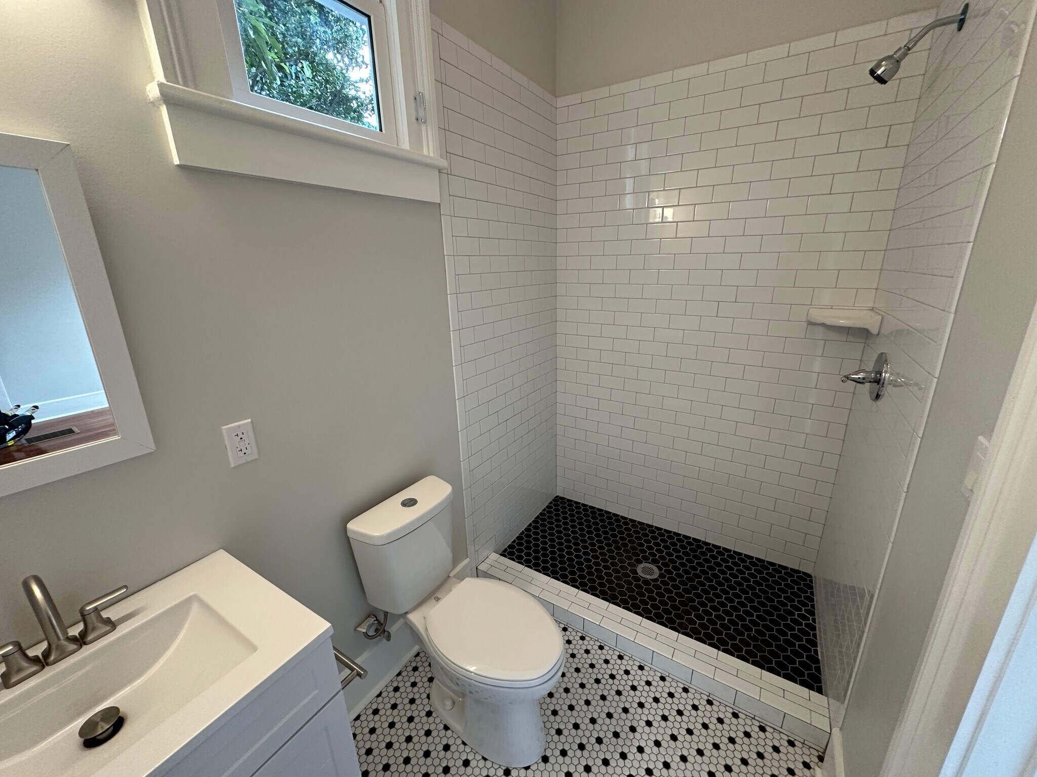 Bathroom #2 (Ensuite with Back Bedroom) - 5520 Loyola Ave
