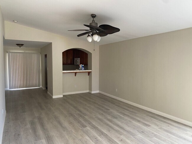 Building Photo - Adorable Home in NW Bakersfield