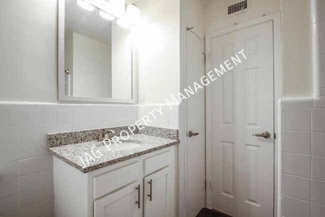Building Photo - 1426 Berrier St