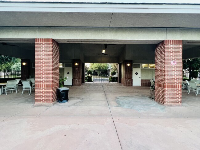Building Photo - 1607 Halliana Ct