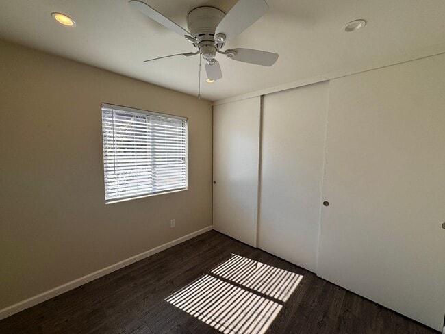 Building Photo - Spacious 4-Bedroom Townhome in Prime Clair...