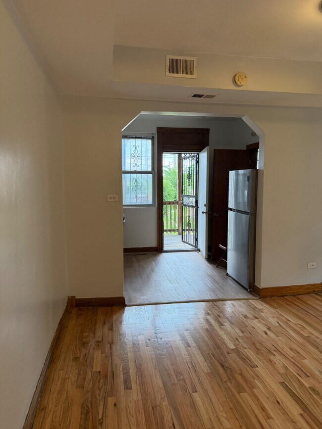 Building Photo - 6859 S King Dr