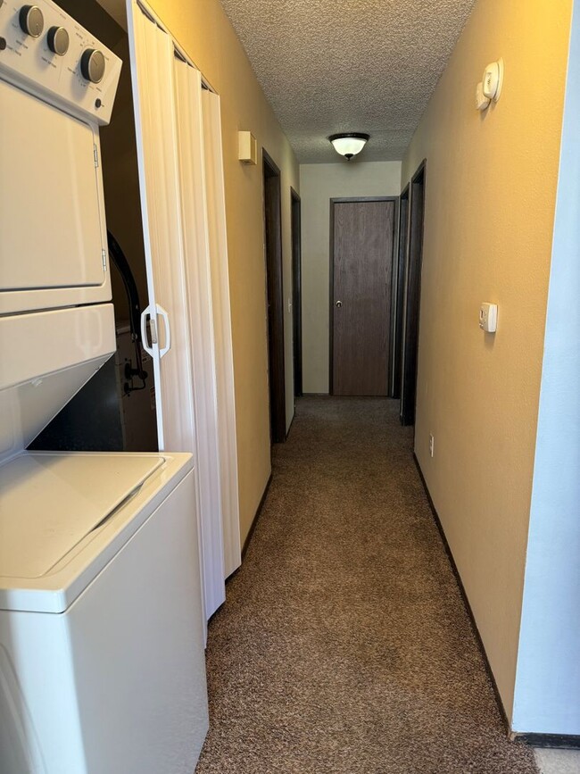 Building Photo - 925 Gellatly St