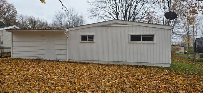 Building Photo - Charming 3-Bedroom Property in Prime Location ( SECTION 8 VOUCHER ACCEPTED )