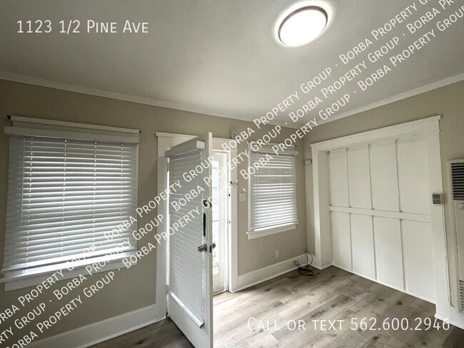 Building Photo - 1123 1/2 Pine Ave-