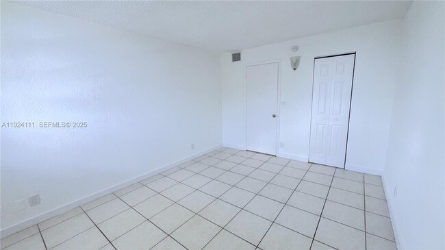 Building Photo - 4550 NW 9th St