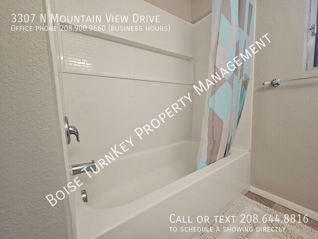Building Photo - 3307 N Mountain View Dr