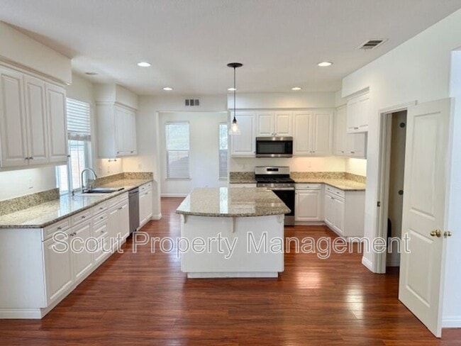 Primary Photo - 39877 Worthington Pl