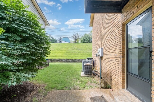 Building Photo - Desirable Brentwood Trace 2 Bedroom Condo ...