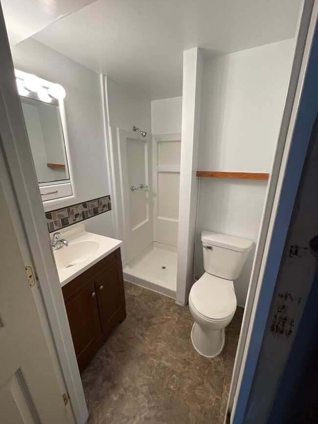 Building Photo - 2 Bedroom Home