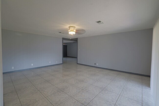 Building Photo - 3118 Flamborough Dr