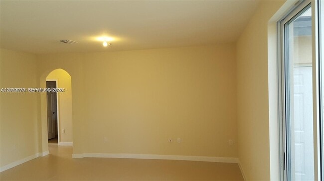 Building Photo - 142 SE 28th Ter