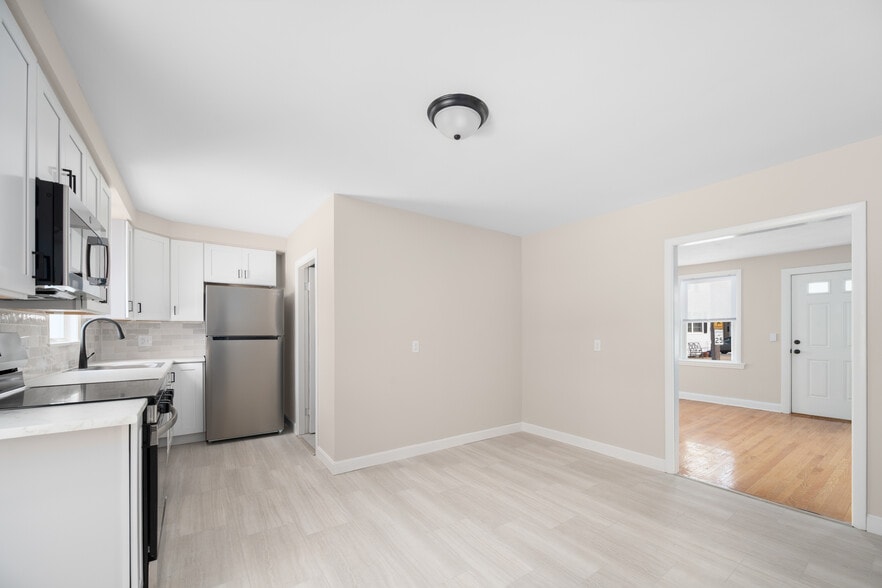 Building Photo - 81 W Pontiac St