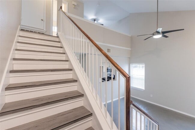 Building Photo - 1701 Golden Sunrise Ln