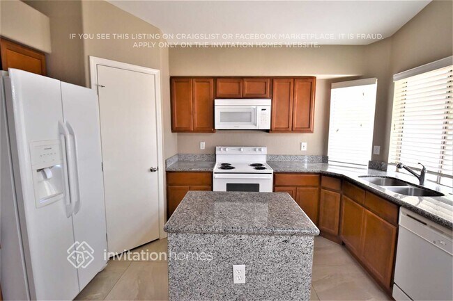 Building Photo - 836 E Morelos St