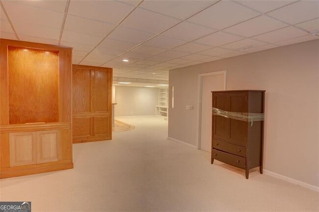 Building Photo - 639 Lakeshore Dr NW