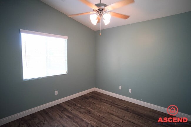 Building Photo - Charming Home in Campus Park!