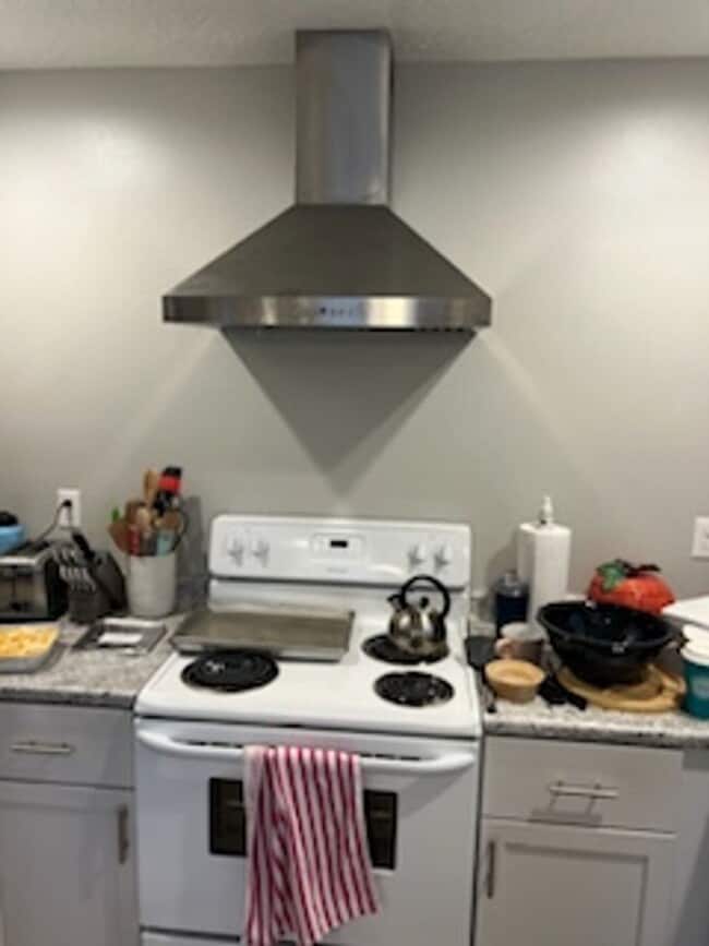 Building Photo - Rent: 3 bed unit 2 Bath