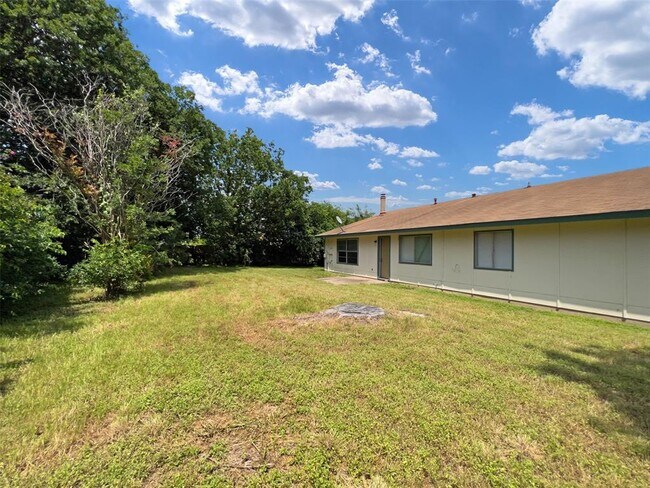 Building Photo - 1749 Cricket Hollow Dr