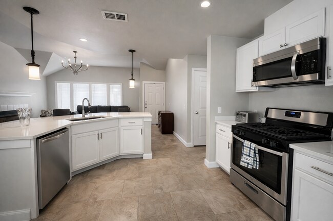 Building Photo - 3 BED 2 BATH AUSTIN TX!!! NEW MANAGEMENT!!!!