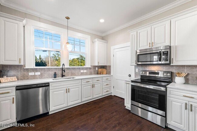 Building Photo - 2843 Oak St