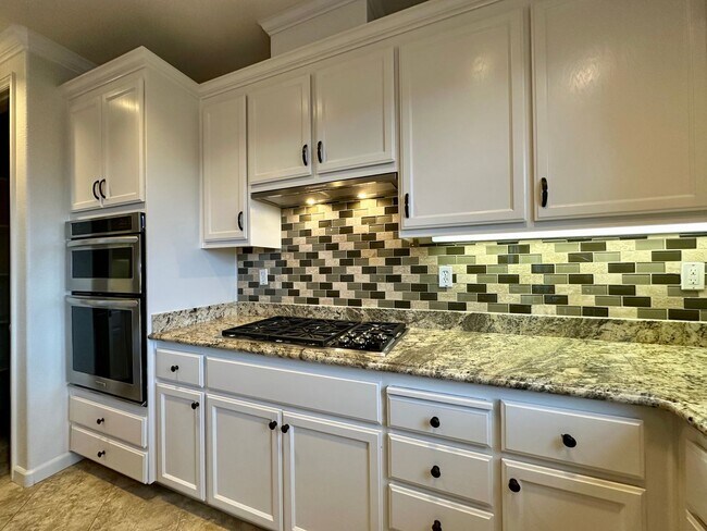Building Photo - Large 4 Bedroom House in Hiddenbrook Commu...