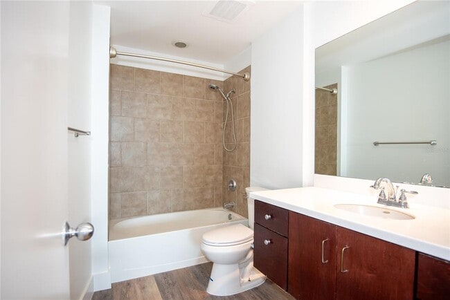 Building Photo - 1208 E Kennedy Blvd