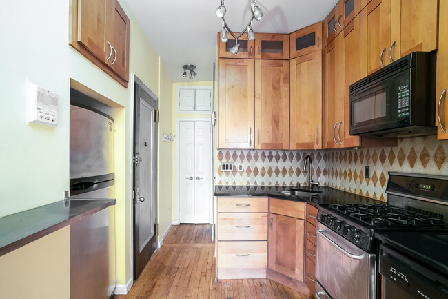 Building Photo - 235 E 54th St